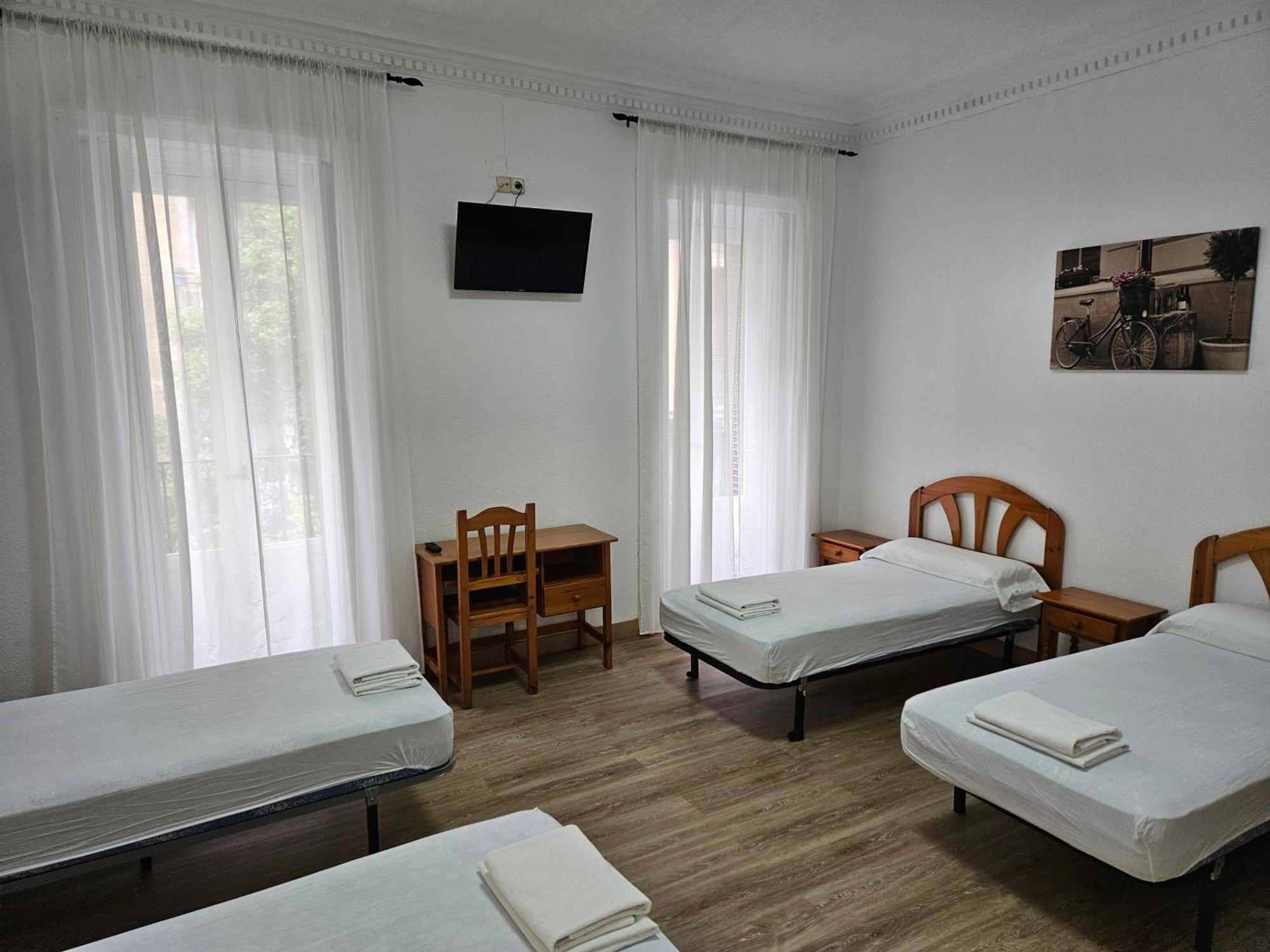 Hostal Miralva Madrid Exterior foto